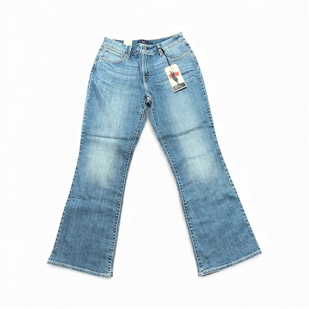 LEVI’S Women’s Jeans Bold Curve Bootcut size 14/32 NWT